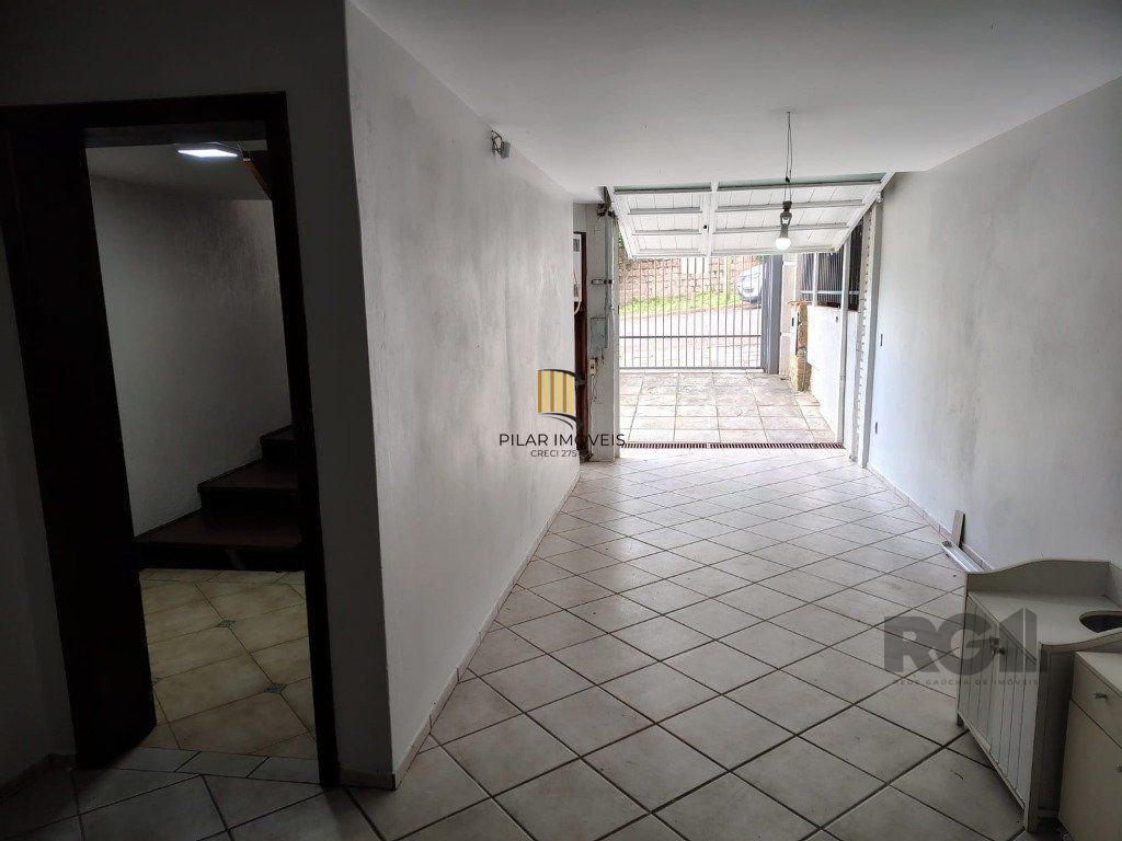 Casa sobrado com 300m² na Vila Nova de 3 dormitórios e 4 vagas
