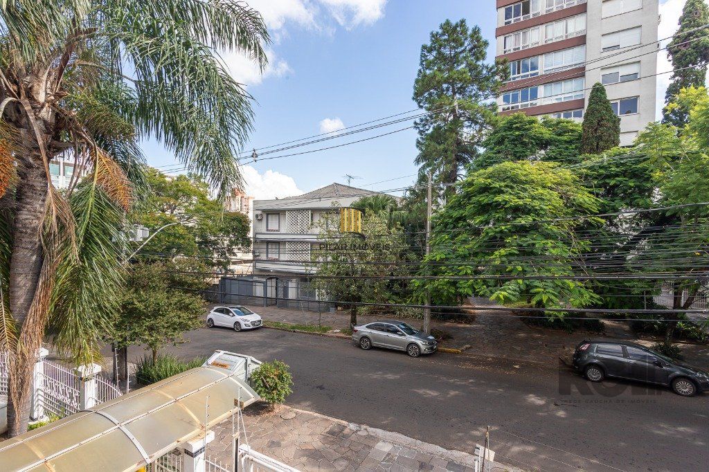 Casa Espaçosa de 3 Dormitórios à Venda no Bairro Moinhos De Vento!