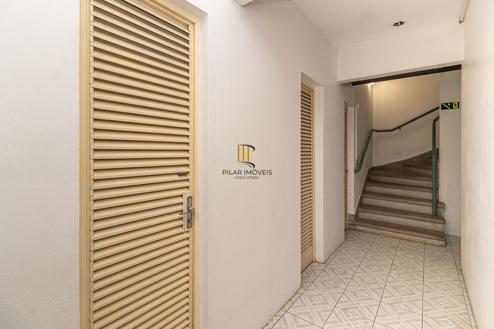 Cobertura no Menino Deus de 3 dormitórios e 2 vagas DESOCUPADO