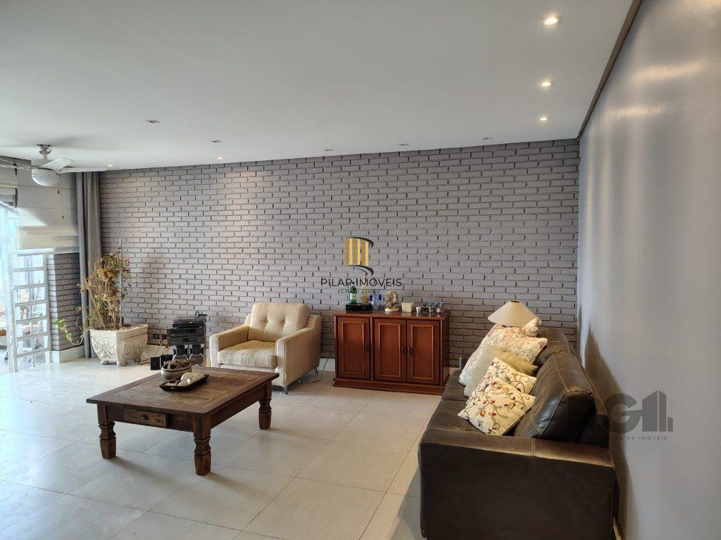 Casa sobrado com 300m² na Vila Nova de 3 dormitórios e 4 vagas