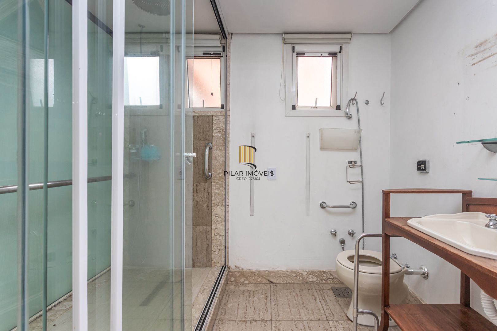 Apartamento de 2 dormitórios DESOCUPADO em frente do Iguatemi