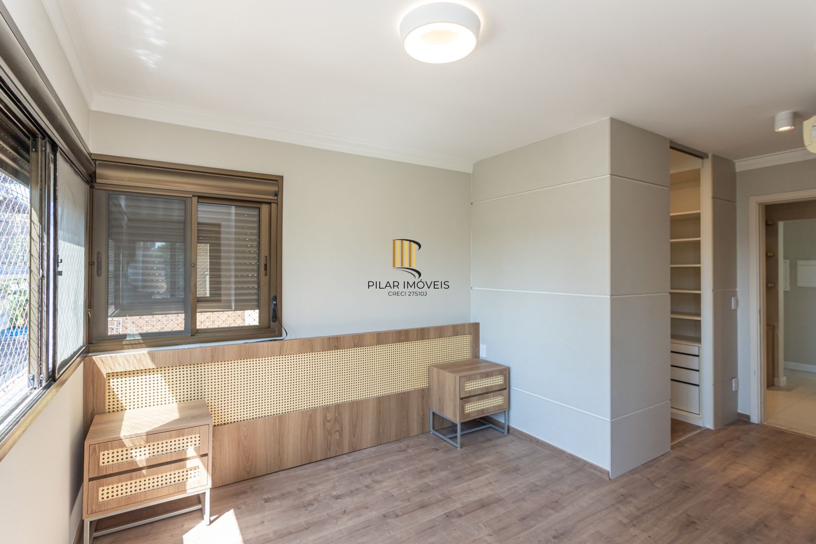 Apartamento no bairro Mont Serrat de 2 suítes e 2 vagas DESOCUPADO