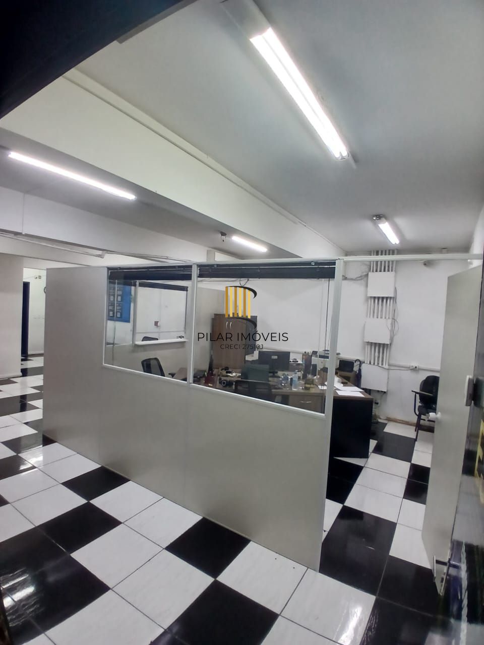 Sala comercial, andar inteiro com 193,90 m²