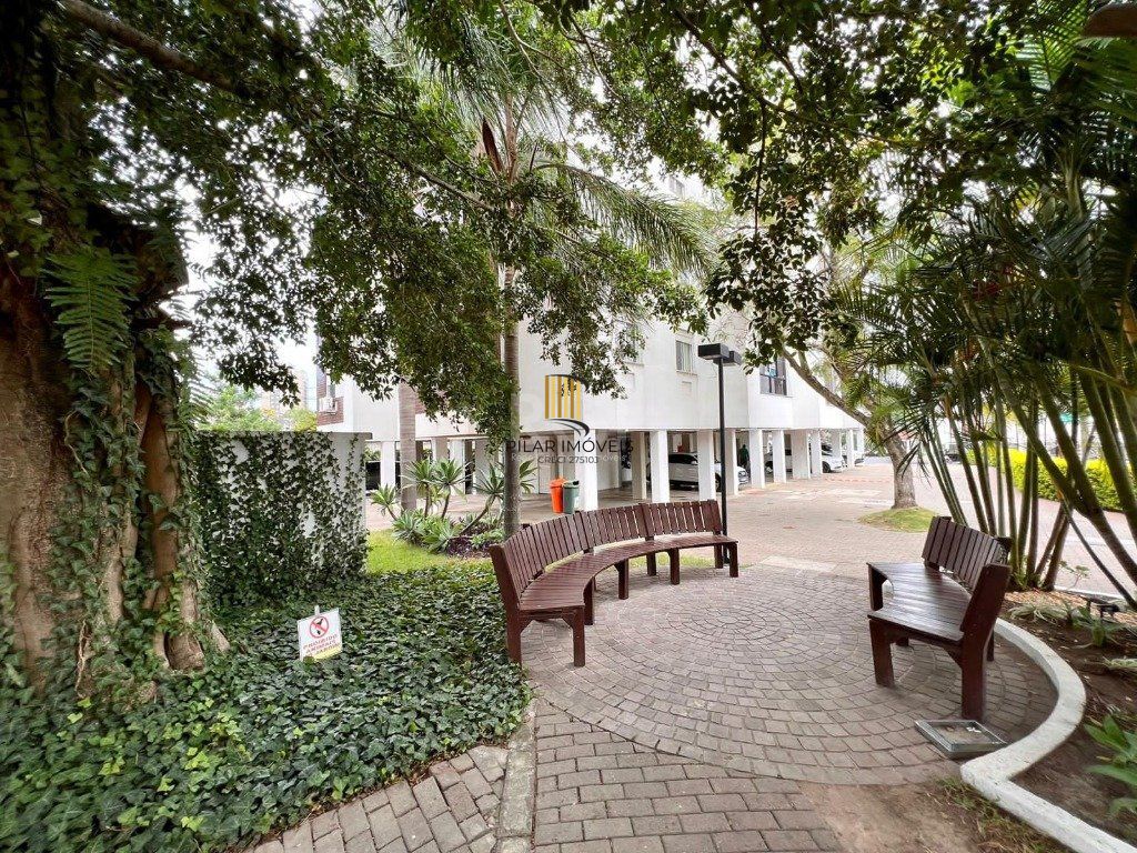 Apartamento no Condomínio Park Plaza de 2 dormitórios e vaga