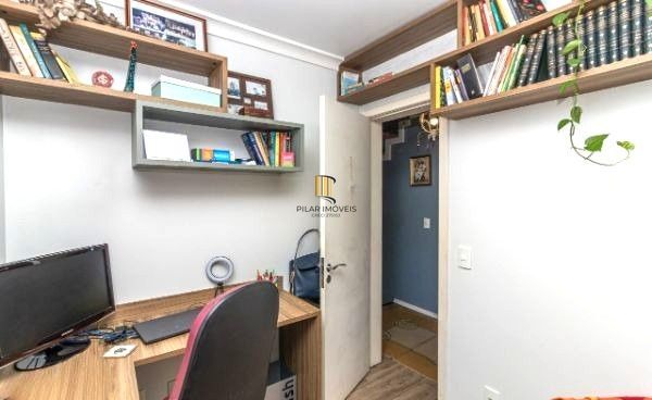 Sobrado condomínio no bairro Teresópolis de 4 dormitórios 2 vagas e infra