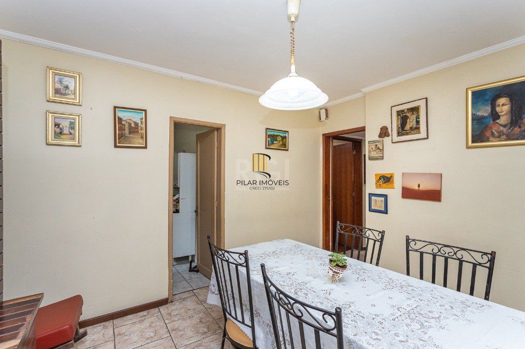 Casa sobrado no Jardim Botânico de 5 dormitórios e 2 vagas