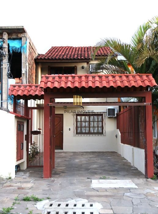 Casa sobrado na Hípica de 2 dormitórios e 2 vagas