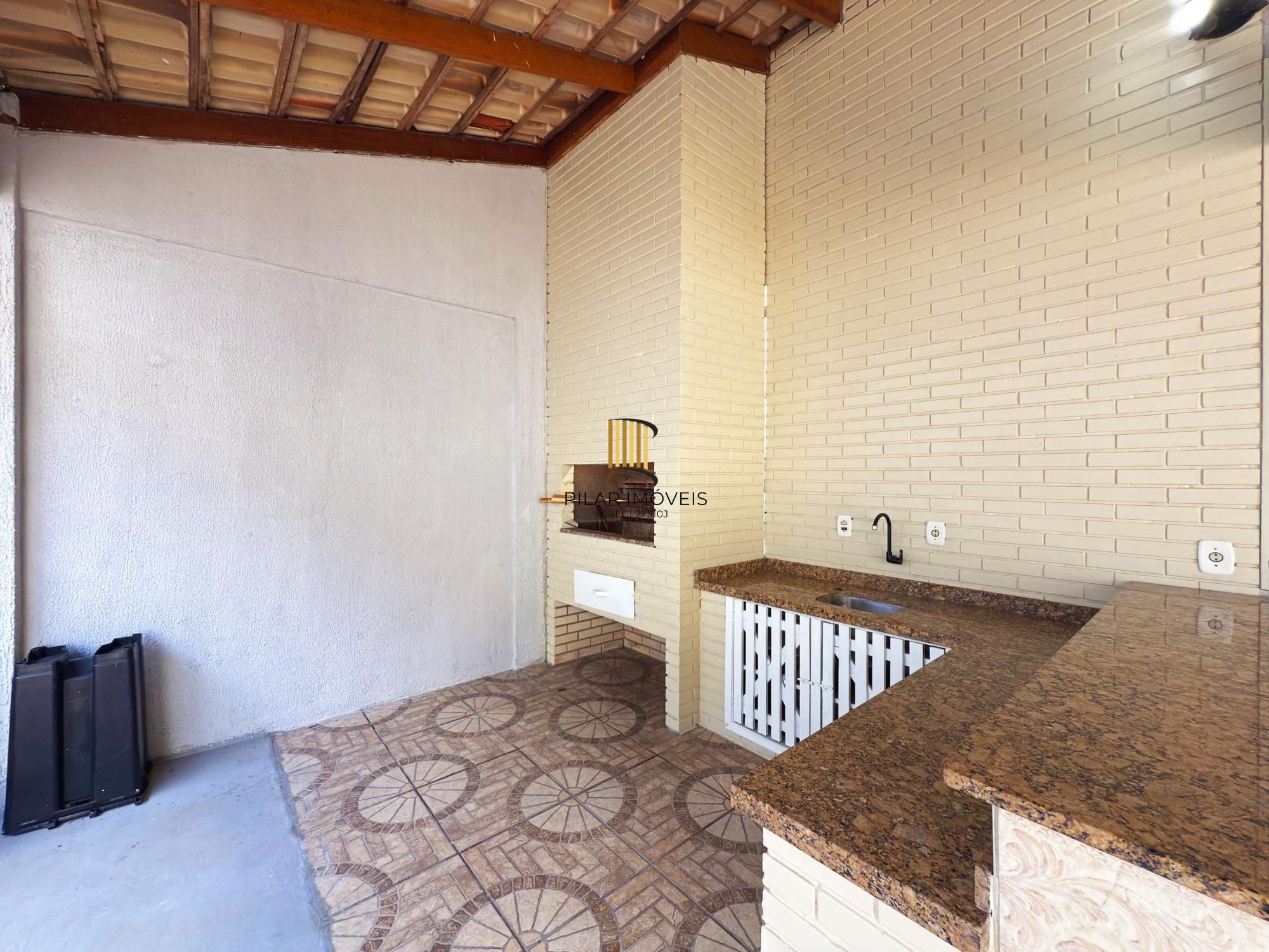 Casa 3 dormitórios no bairro Medianeira