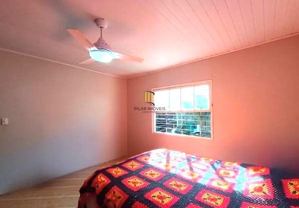 Casa no bairro Jardim do Salso com 2 dormitórios e 4 vagas