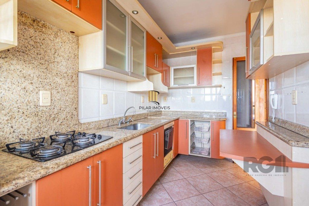 Cobertura no Sarandi de 2 dormitórios e vaga Desocupado