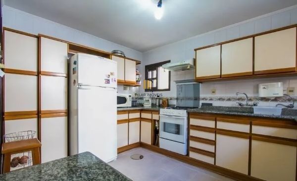 Casa sobrado no Petrópolis com 7 dormitórios e 4 vagas