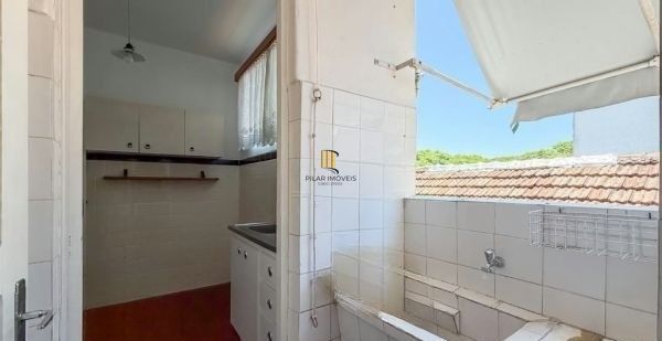 Apartamento de 2 dormitórios no bairro Independência DESOCUPADO