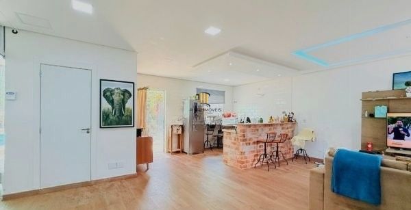 Sobrado no bairro Vila Ipiranga de 4 dormitórios e 4 vagas