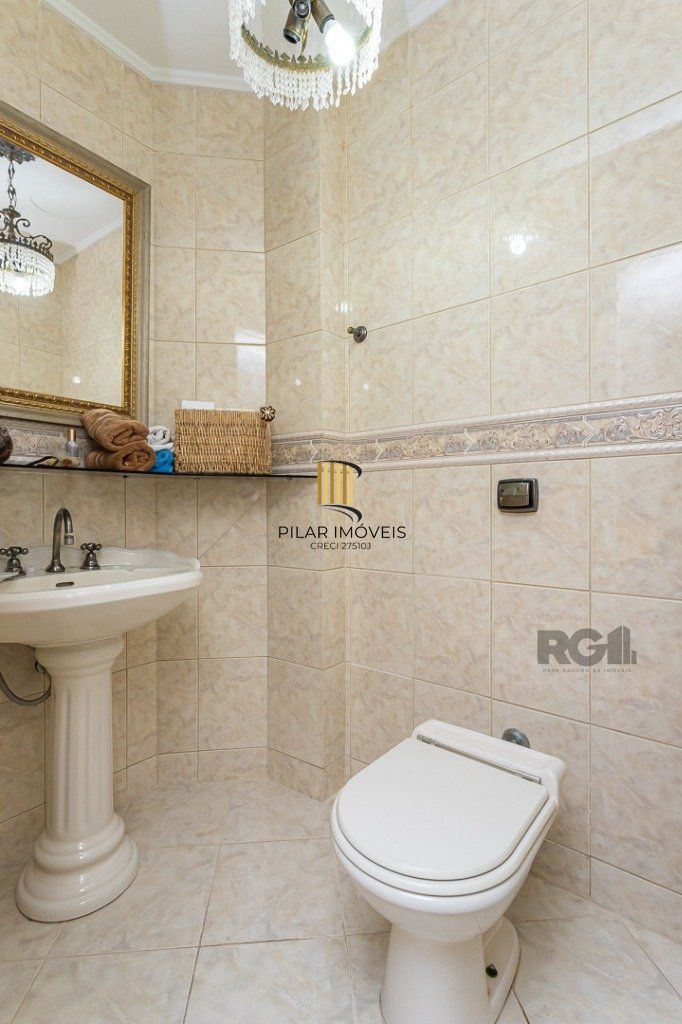 casa sobrado no Alto Petrópolis de 5 dormitórios e 3 vagas