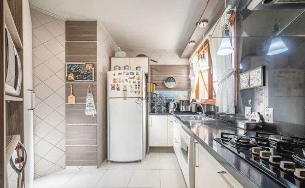 Cobertura duplex no bairro Petrópolis de 3 dormitórios vaga e terraço