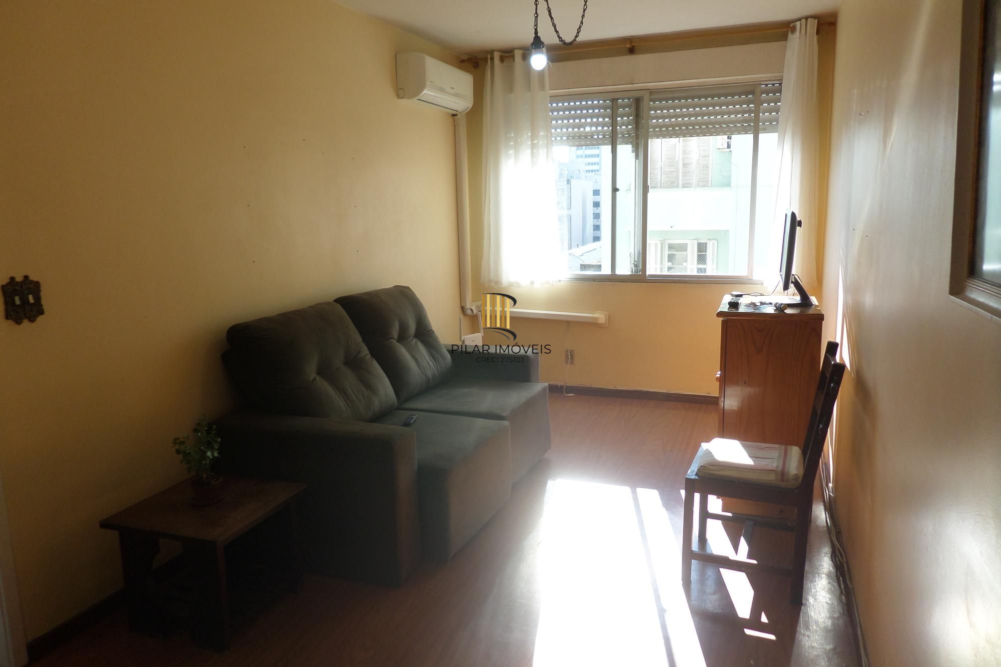 Apartamento no Centro de 2 dormitórios dependência DESOCUPADO