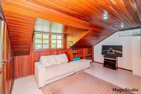 Casa em Condomínio 3 dorms, 2 vagas de garagem, 129m² privativos, à venda Avenida Eduardo Prado, Cavalhada - Porto Alegre