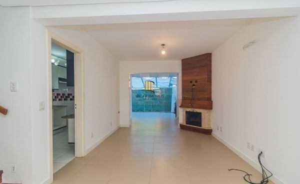 Casa em Condomínio em Ipanema de 3 dormitórios e 2 vagas