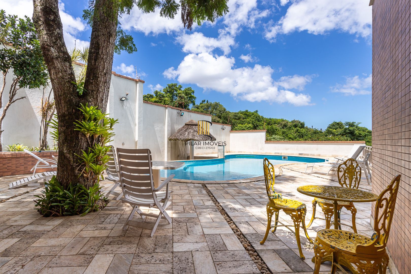 COBERTURA MOBILIADA COM VISTA PARA O GUAÍBA