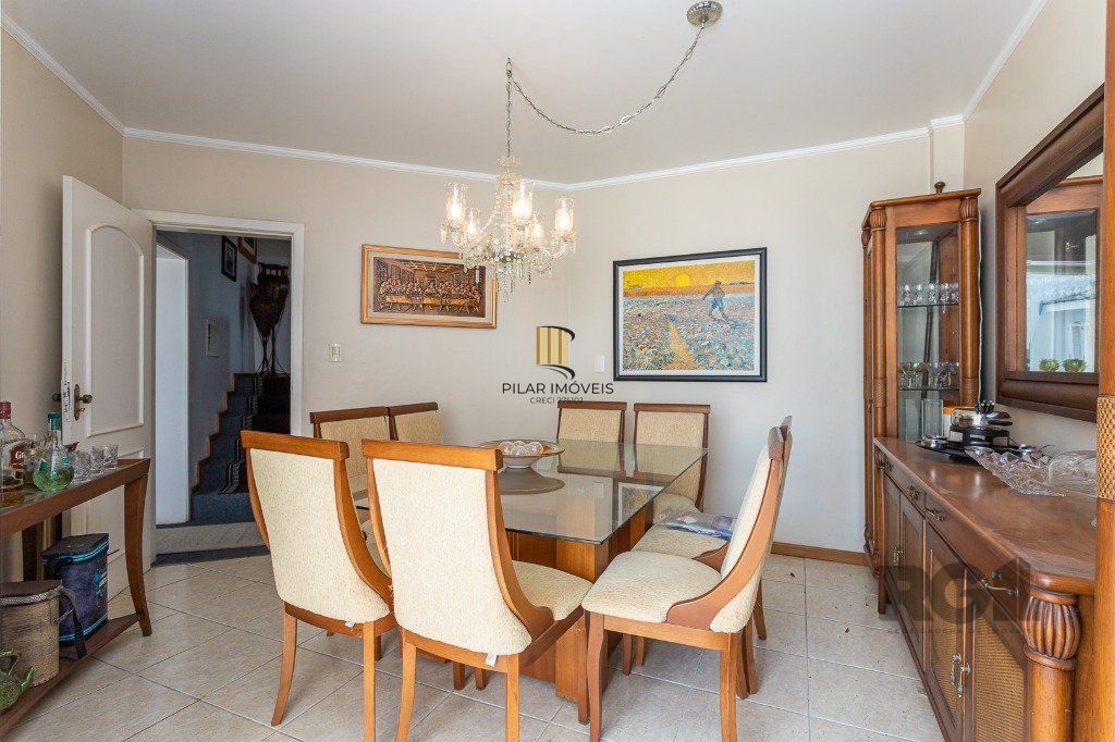 casa sobrado no Alto Petrópolis de 5 dormitórios e 3 vagas