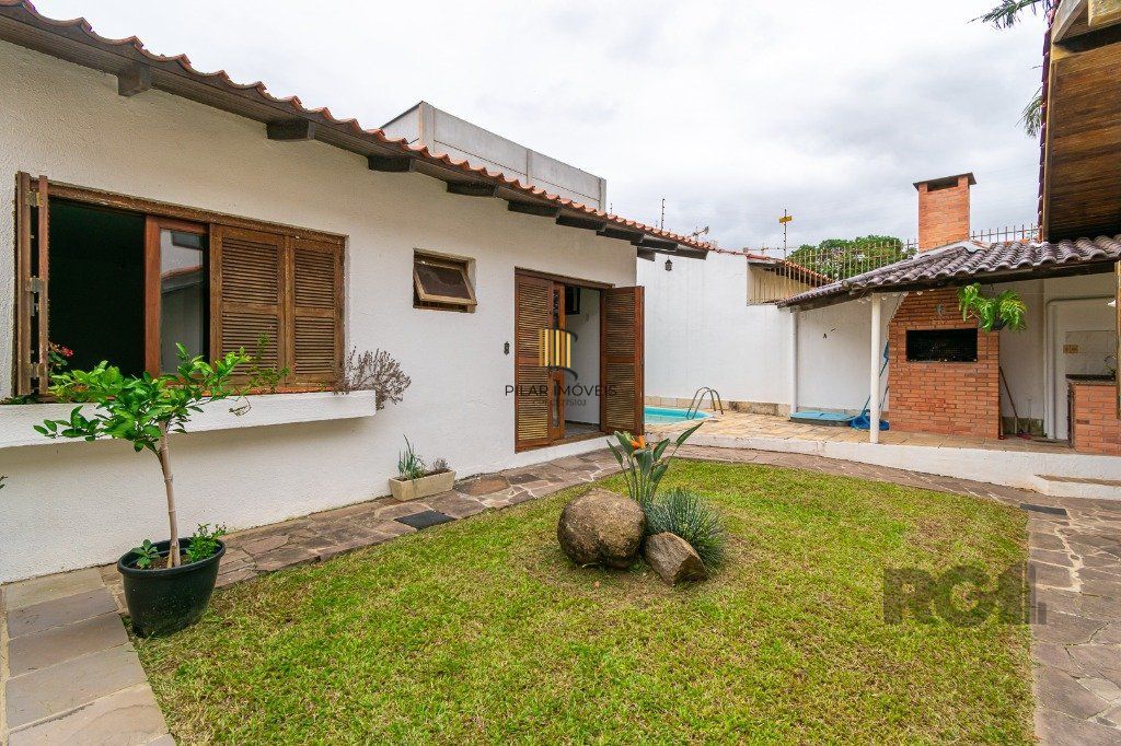 Casa no Jardim Itu com 5 dormitórios e 2 vagas e piscina