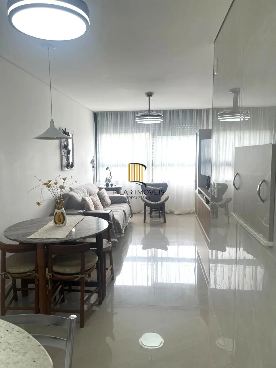 Apartamento no bairro Cristal de 2 dormitórios e vaga MOBILIADO