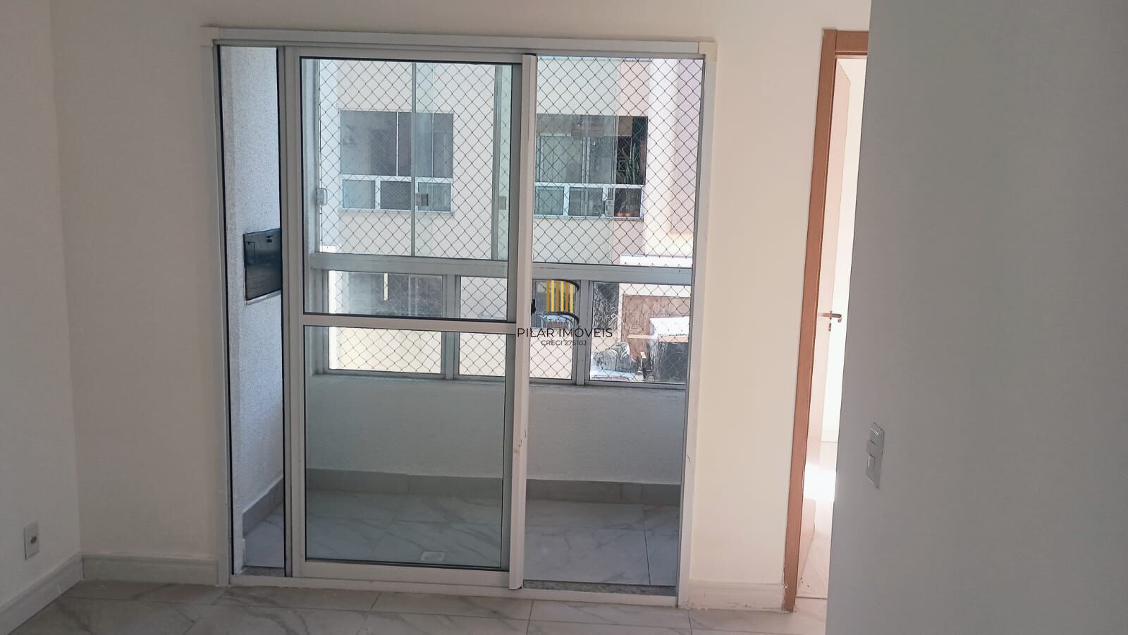 Excelente 2 dormitórios com sacada e churrasqueira