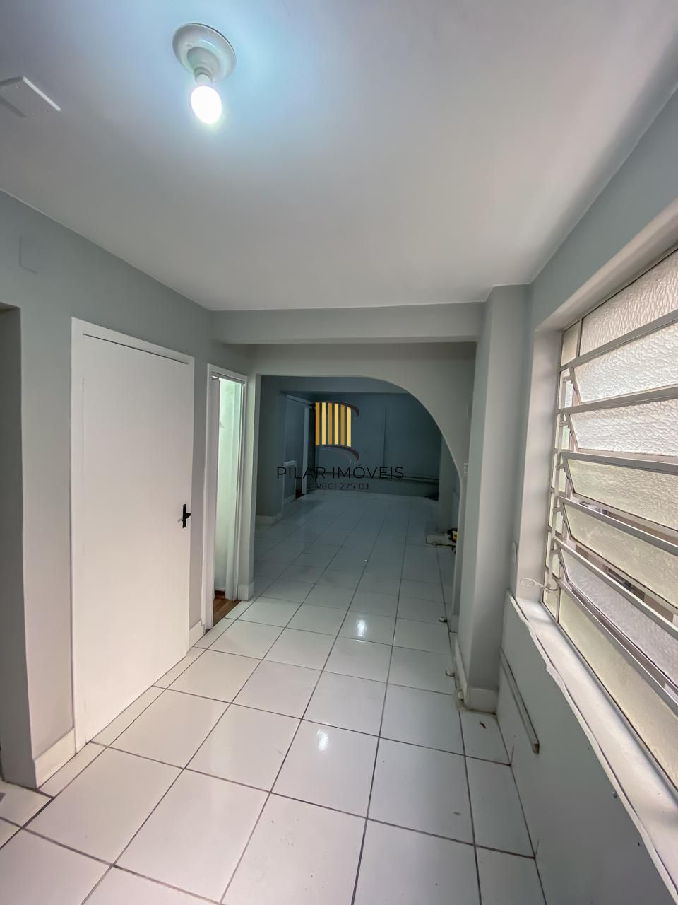 Sala comercial Andradas com terraço nos fundos