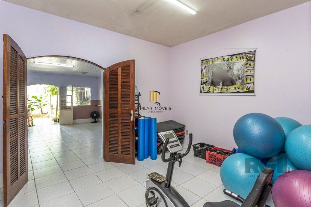 CASA COMERCIAL E RESIDENCIAL NO MIOLO DO BAIRRO SANTANA