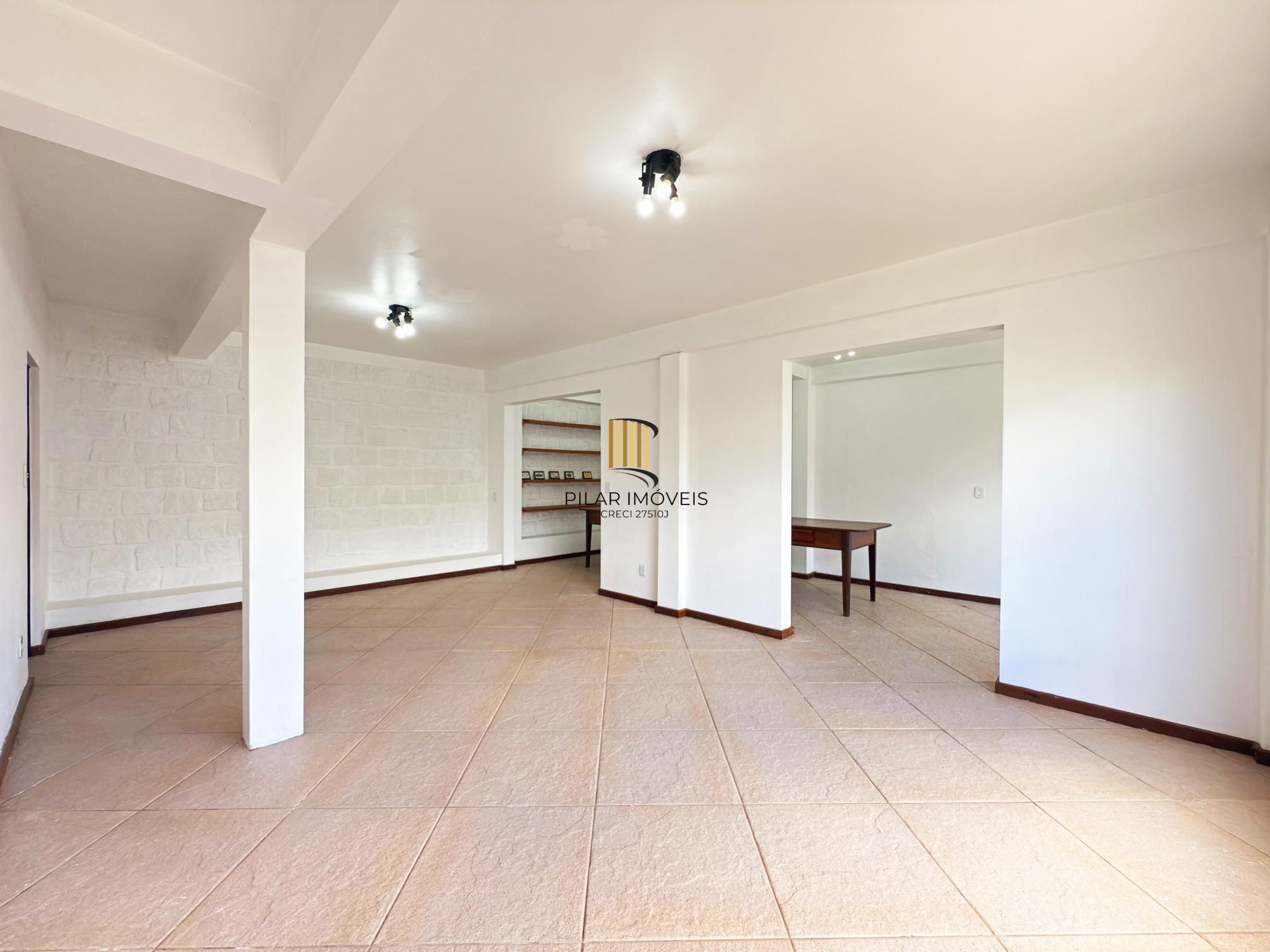 Casa 3 dormitórios no bairro Medianeira