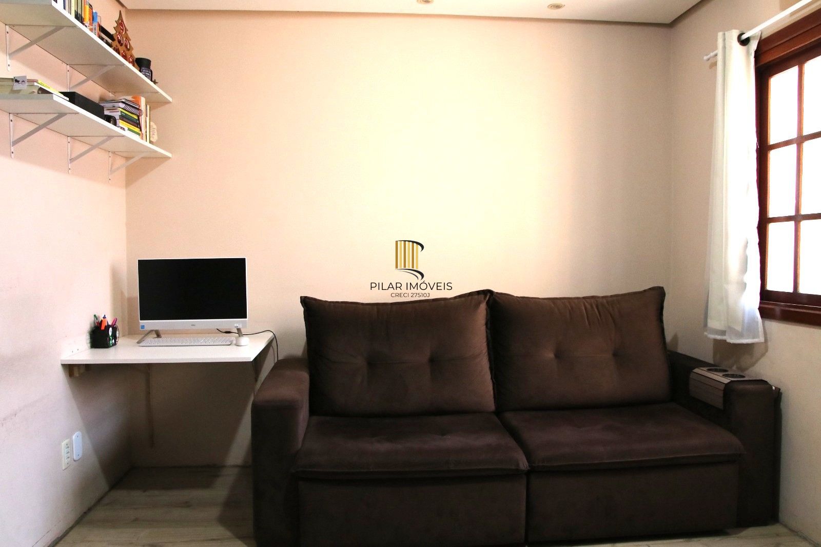 Casa sobrado na Hípica de 2 dormitórios e 2 vagas