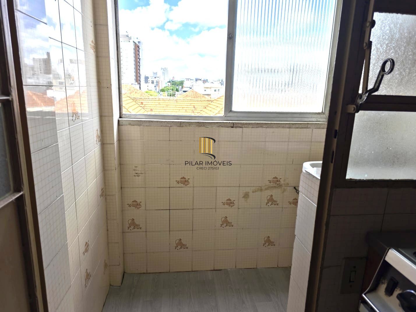 Apartamento no Passo D'areia de 1 dormitório e vaga DESOCUPADO