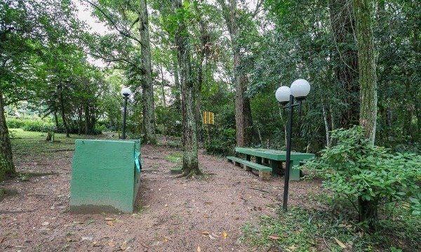 Casa sobrado na Lomba do Pinheiro com 4 dormitórios e 2 vagas