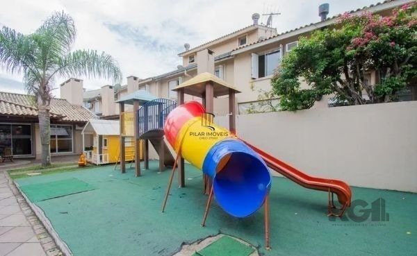 Casa condomínio no Humaitá de 3 dormitórios e vaga DESOCUPADA