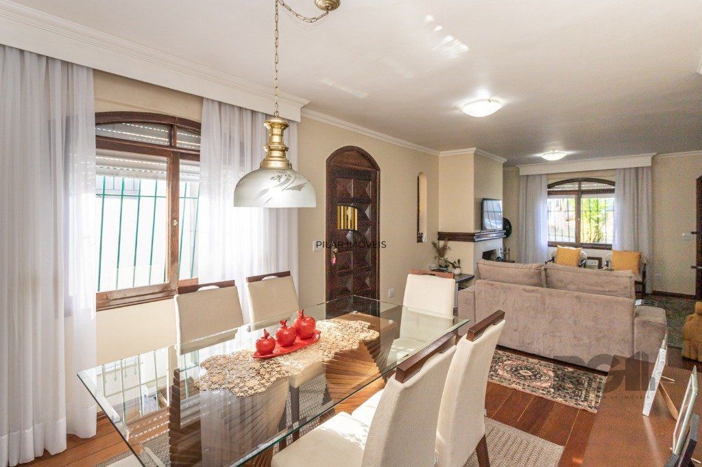 Casa no bairro Vila Ipiranga de 3 dormitórios e 3 vagas