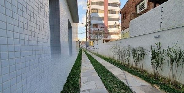 Apartamento no Passo D'areia de 2 dormitórios e 2 vagas DESOCUPADO