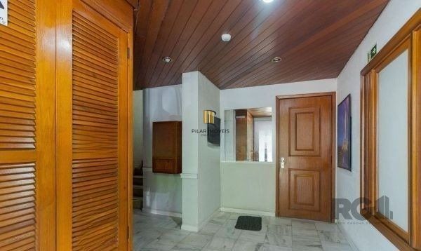 Cobertura no bairro Petrópolis de 2 dormitórios 2 vagas e piscina