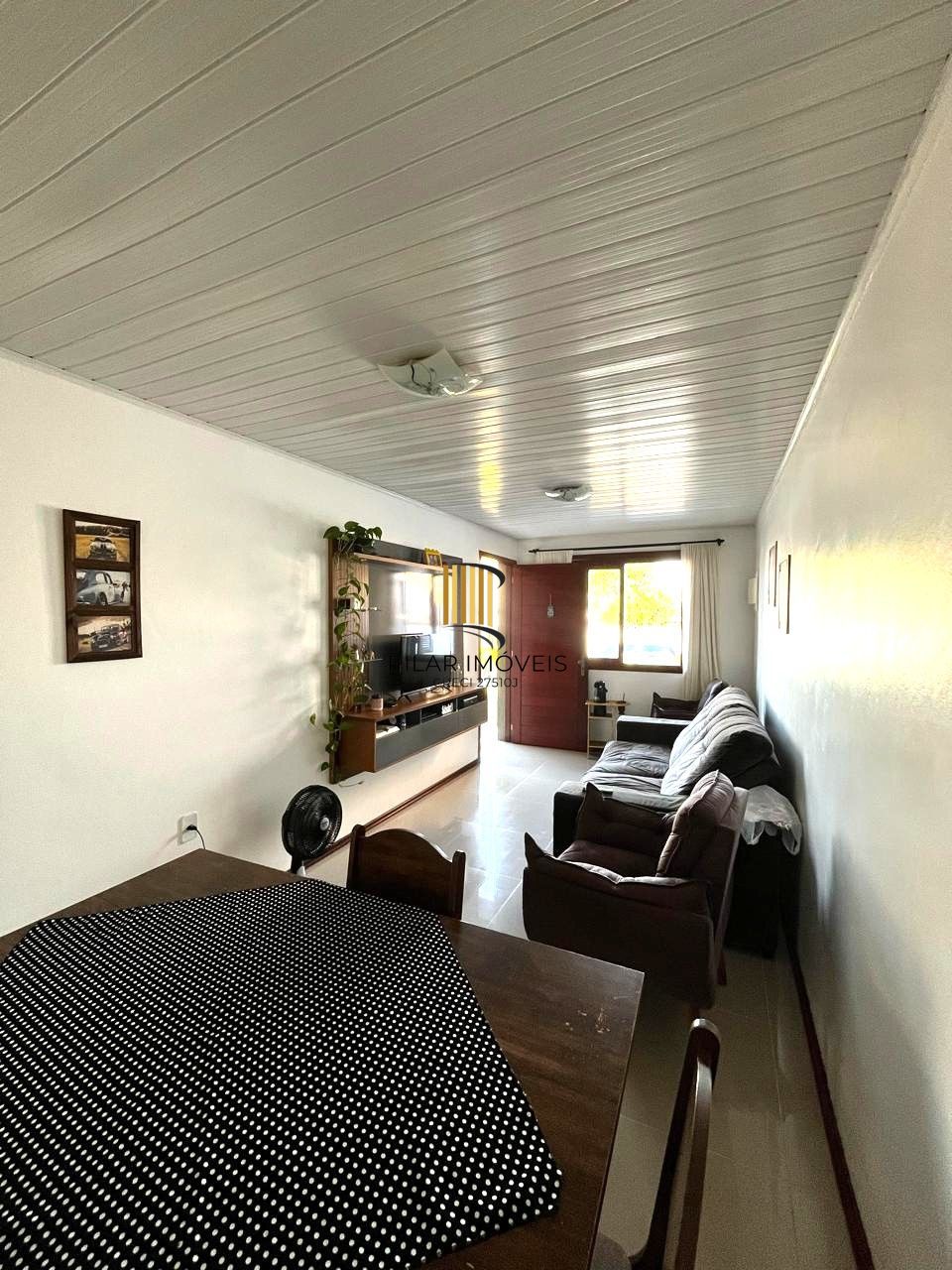 Casa térrea de 3 dormitórios e amplo pátio