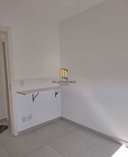 Apartamento de 2 dormitórios e vaga no bairro Santo Antônio desocupado