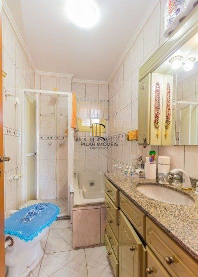 Casa sobrado na Lomba do Pinheiro com 4 dormitórios e 2 vagas