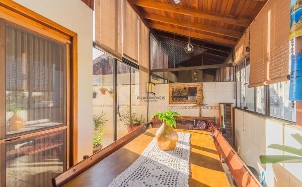 Casa em Condomínio bairro Tristeza de 3 dormitórios e 3 vagas