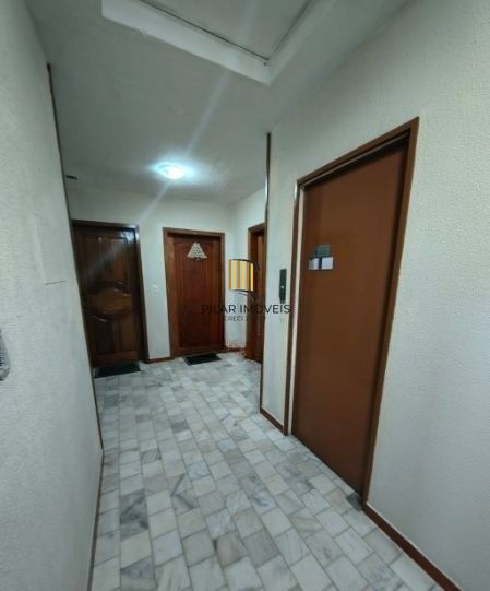 Apartamento de 2 dormitórios com dependência e vaga no bairro Santana