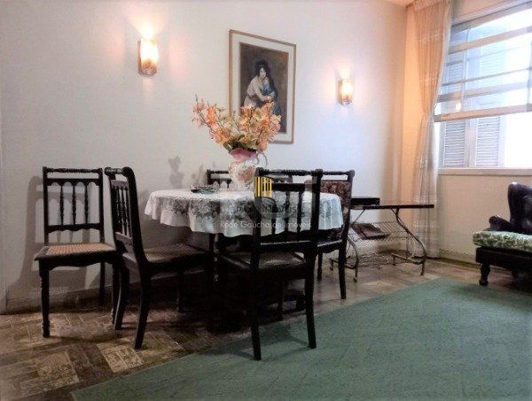 Apartamento no Bom Fim de 3 dormitórios frente com 103m²