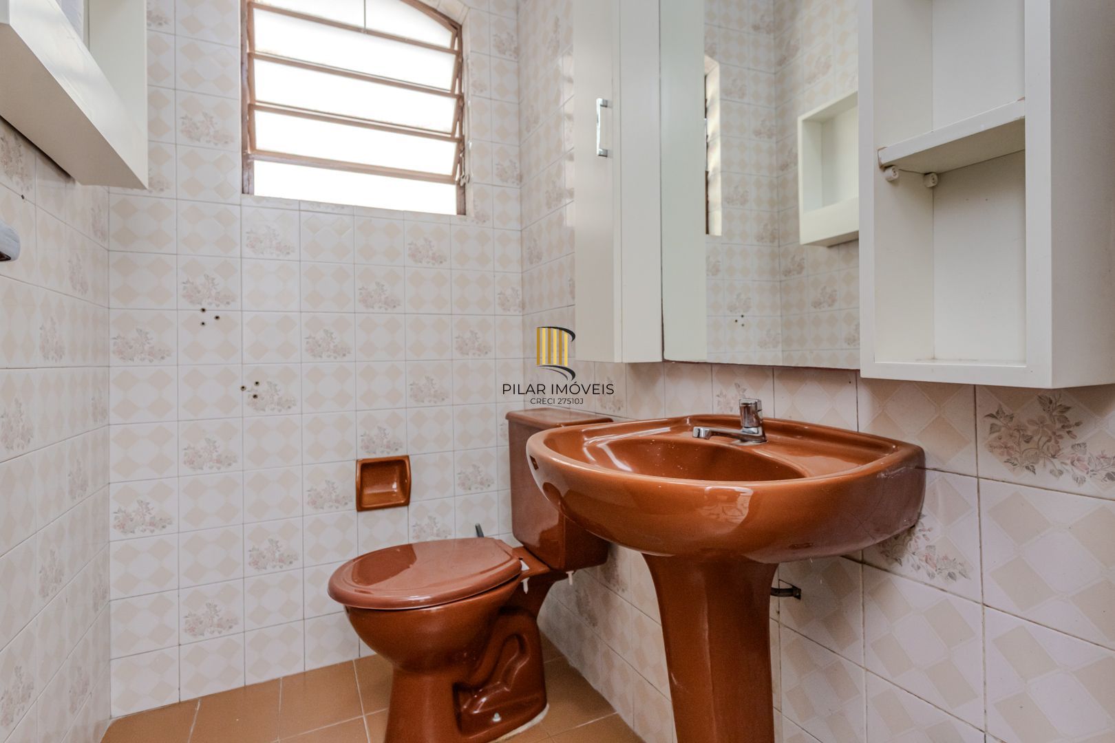Casa no Partenon com 4 dormitórios e 4 vagas DESOCUPADA