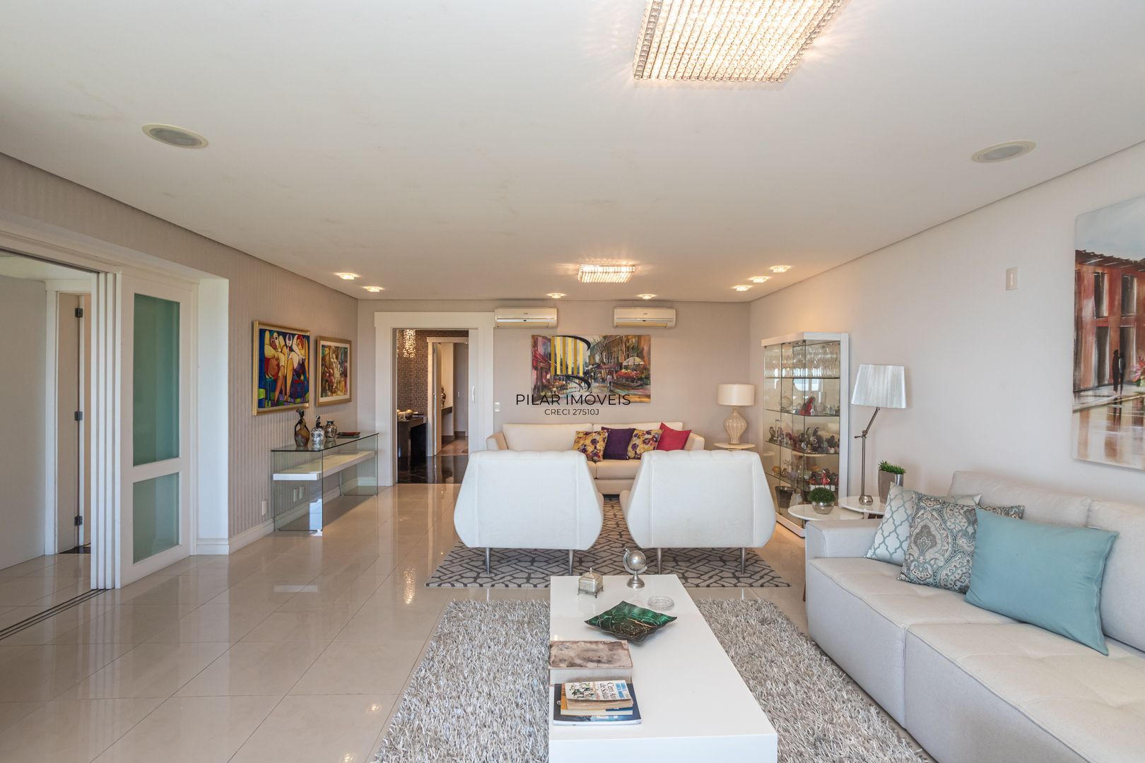 COBERTURA MOBILIADA COM VISTA PARA O GUAÍBA