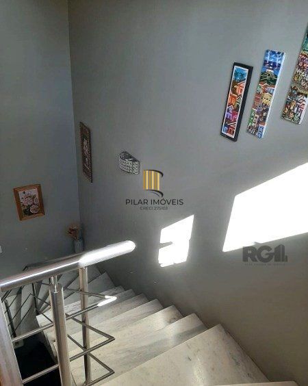 Sobrado triplex no Partenon de 3 dormitórios e 2 vagas