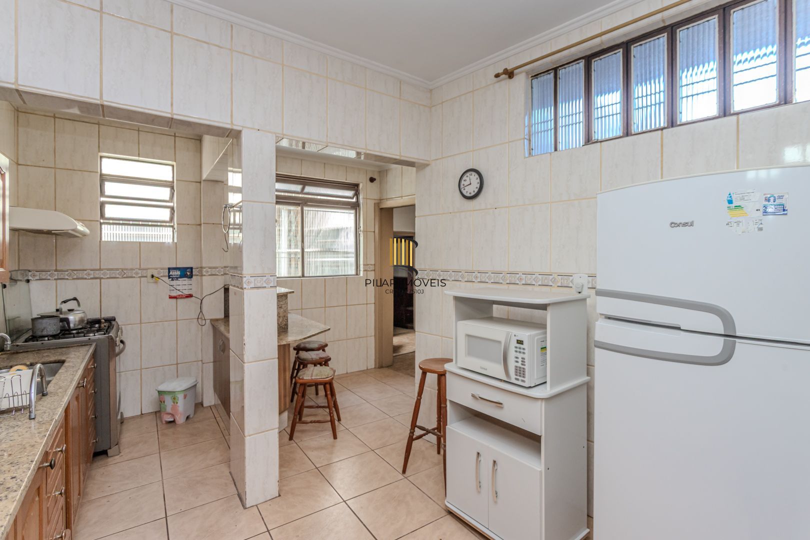 Prédio Comercial no Passo D'areia com 8 dormitórios e 8 vagas