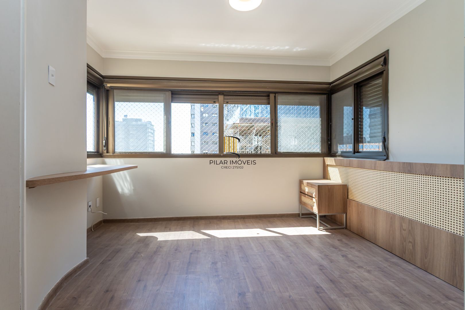 Apartamento no bairro Mont Serrat de 2 suítes e 2 vagas DESOCUPADO