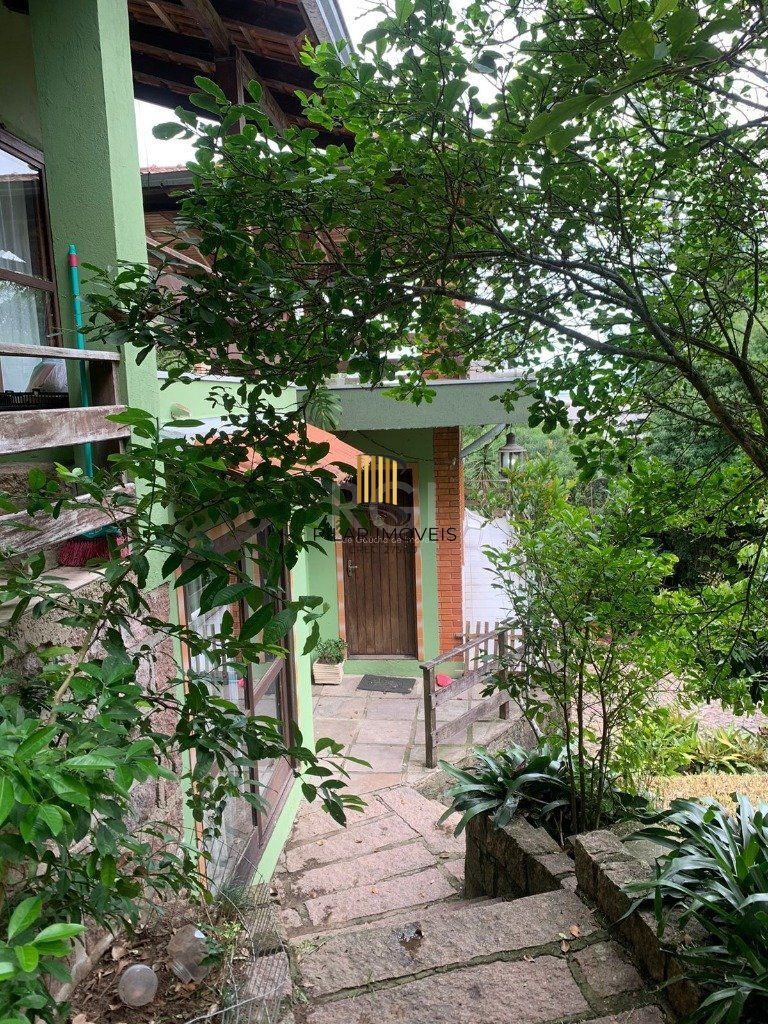 Terreno de 5.280 m², com 3 casas, no bairro Ponta Grossa, em Porto Alegre.