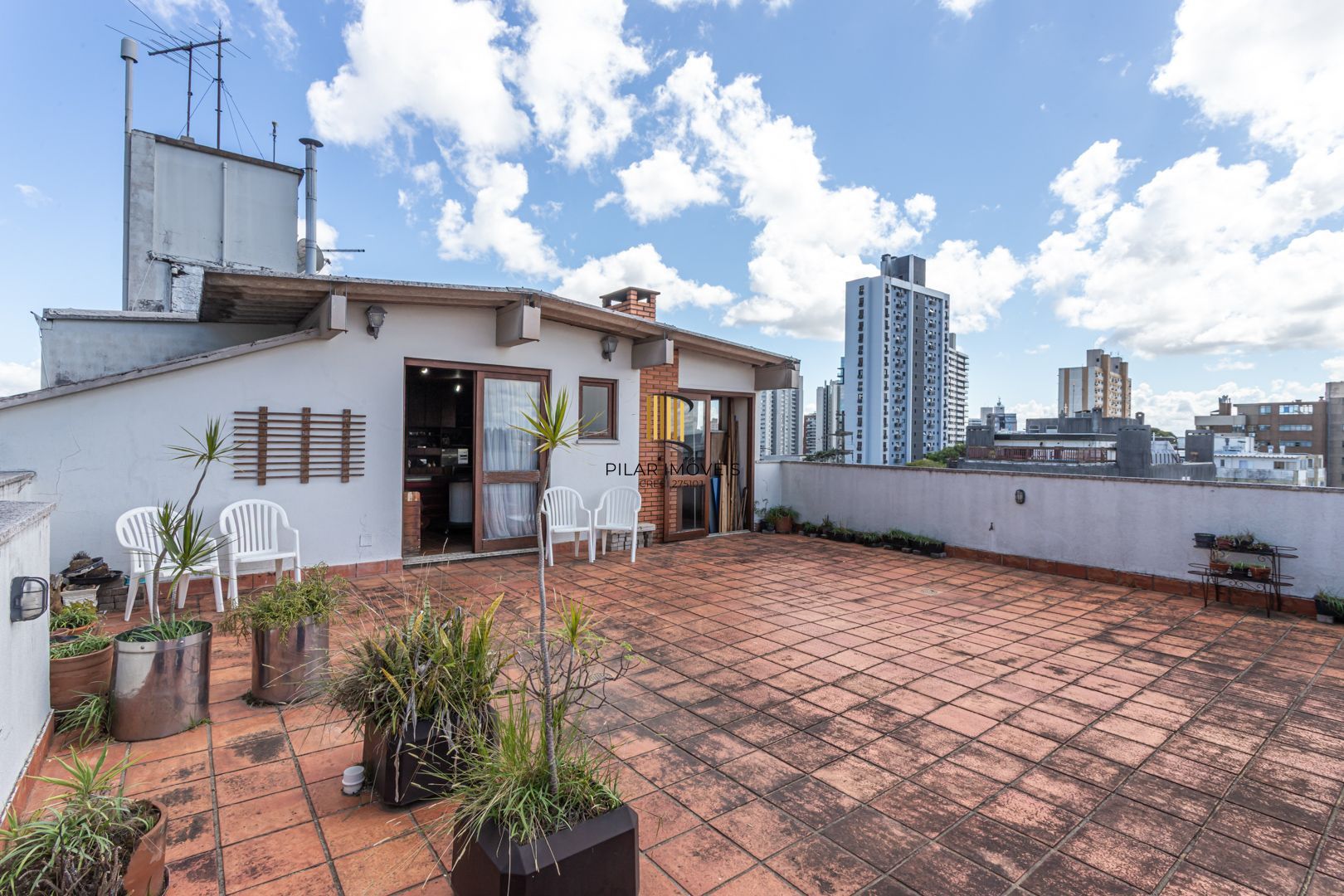 Cobertura no bairro Petrópolis de 3 dormitórios terraço e 2 vagas